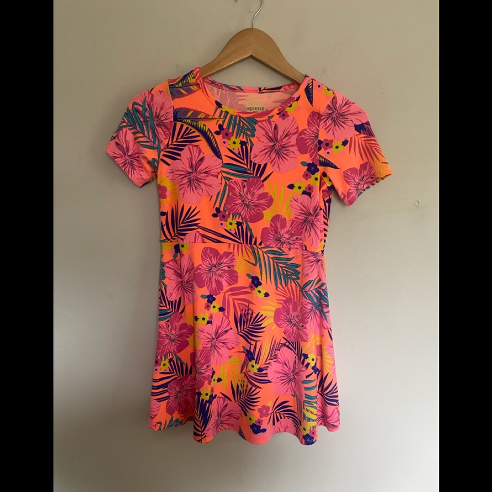 Womens Squeeze Brand Polyester Spandex Material Summer Time Top Bright Color New